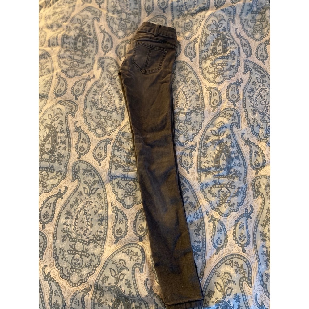Free People Distressed Grey Skinny Jeans | Size 24 - Picture 9 of 9